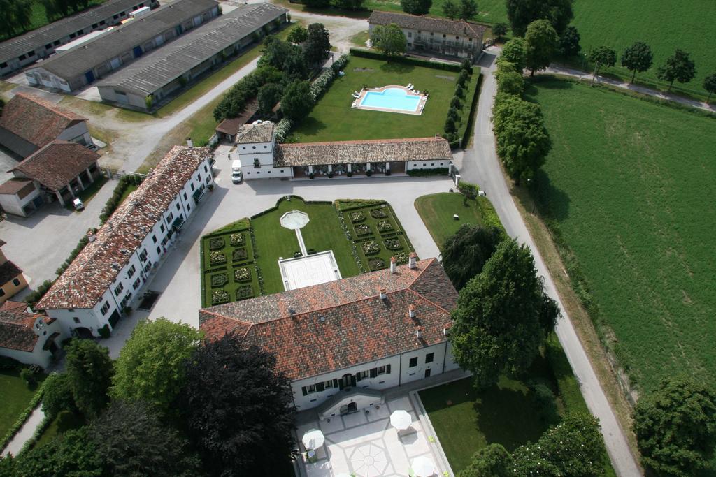 Borgo Dei Conti Della Torre Guest House Morsano al Tagliamento Bagian luar foto